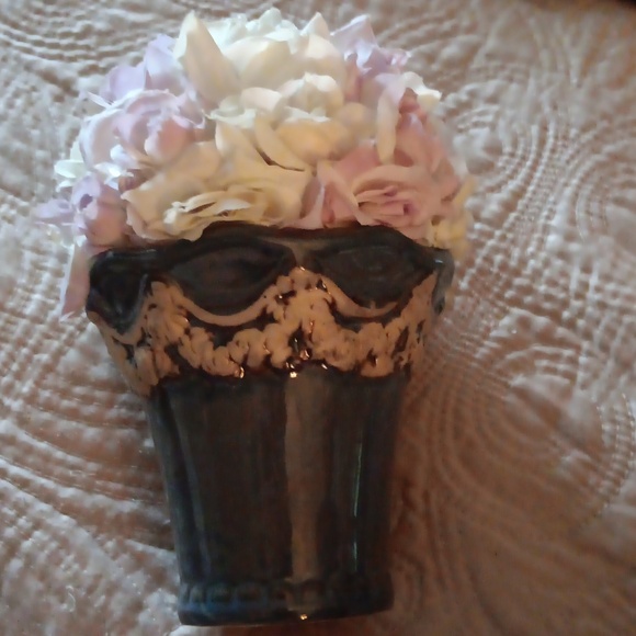 Nice bundle of two flowe arrangements in pretty ceramic containers. - Picture 4 of 5